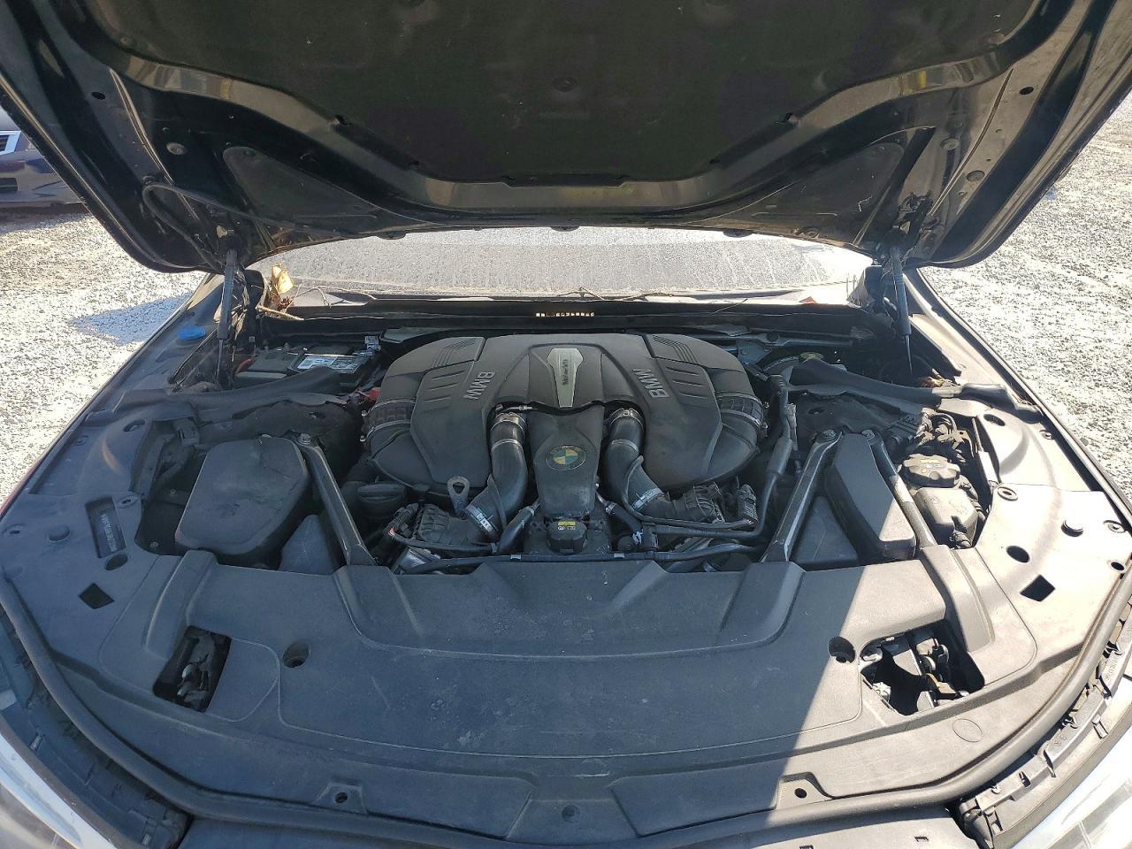 2018 BMW 750 Xi - zdjęcie 11