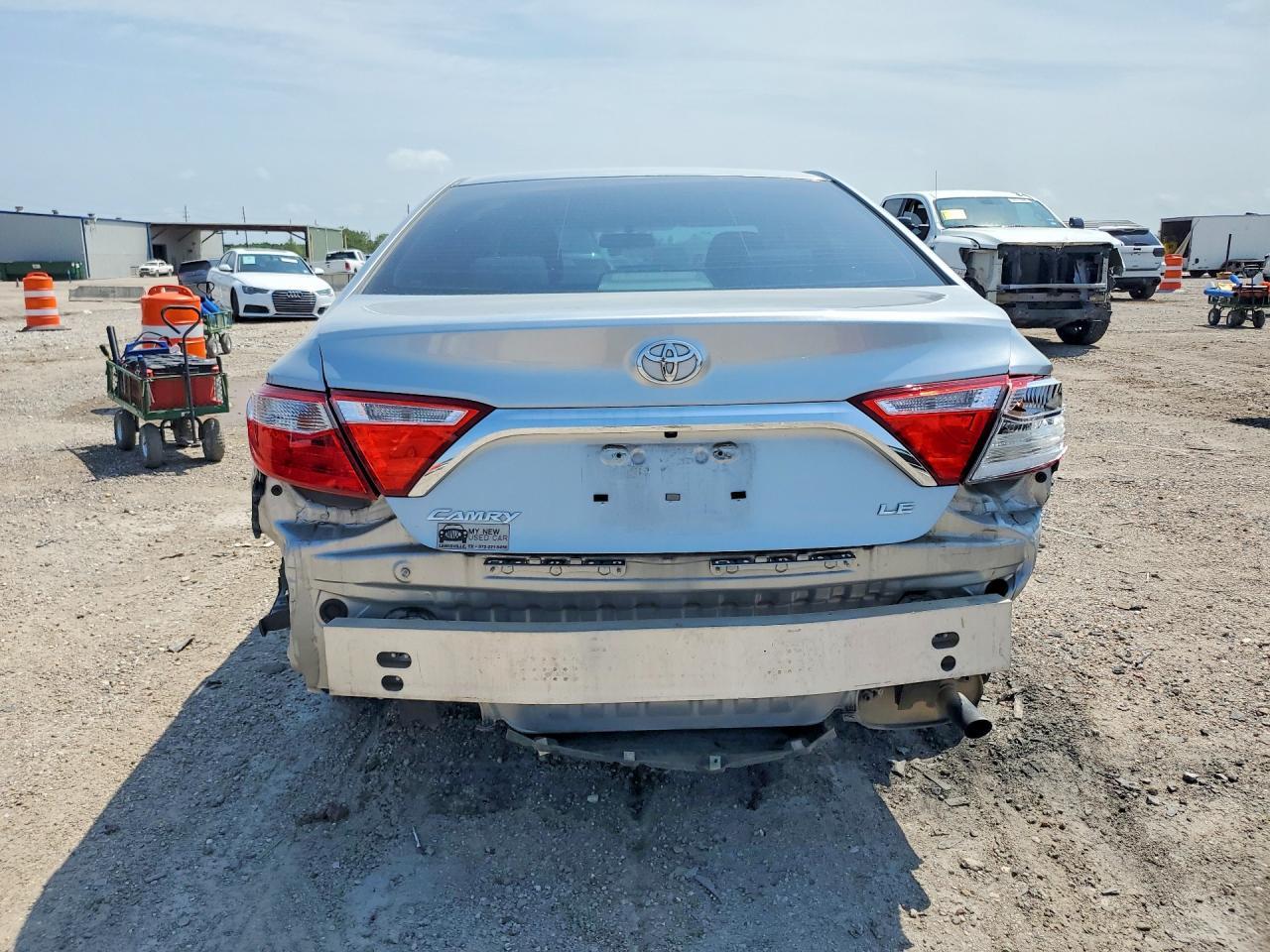 2016 Toyota Camry Le - zdjęcie 6