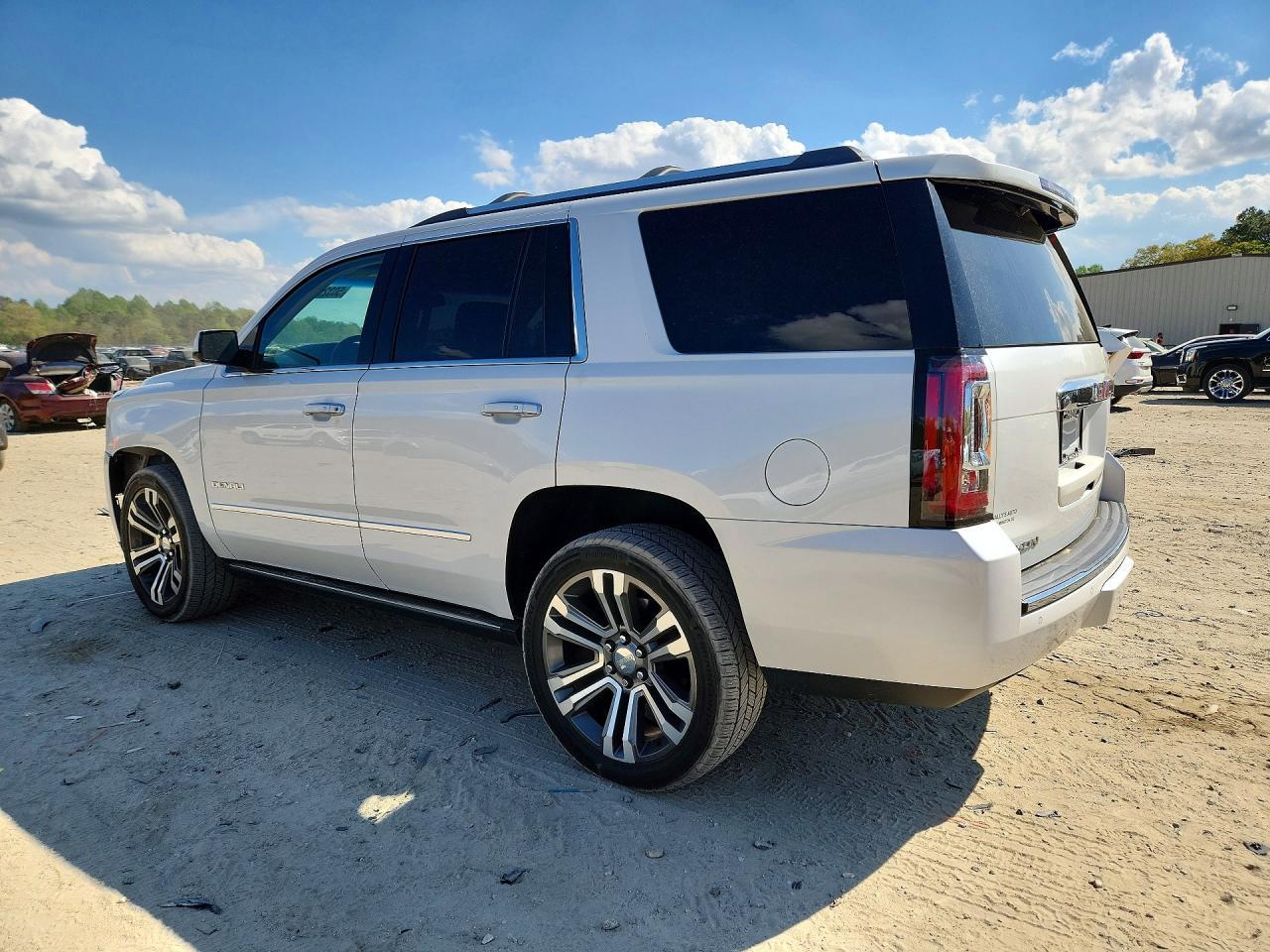 2016 GMC Yukon - zdjęcie 2