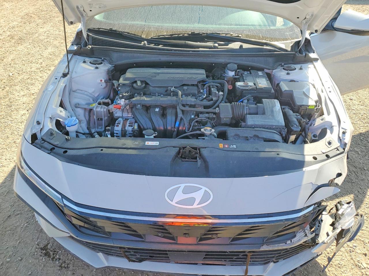 2024 Hyundai Elantra Luxury - zdjęcie 11