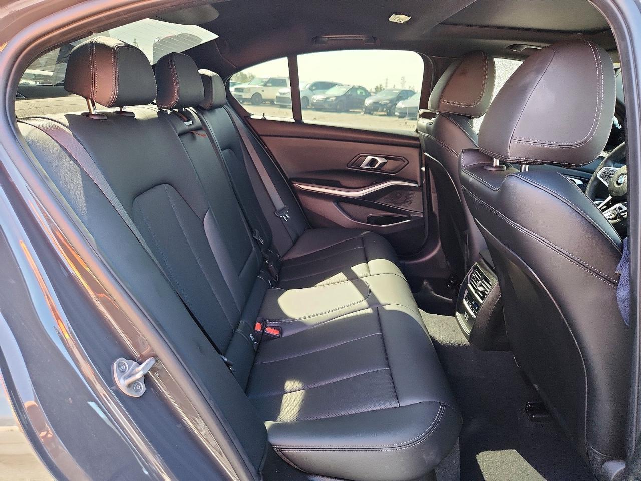 2026 BMW 330I - zdjęcie 10