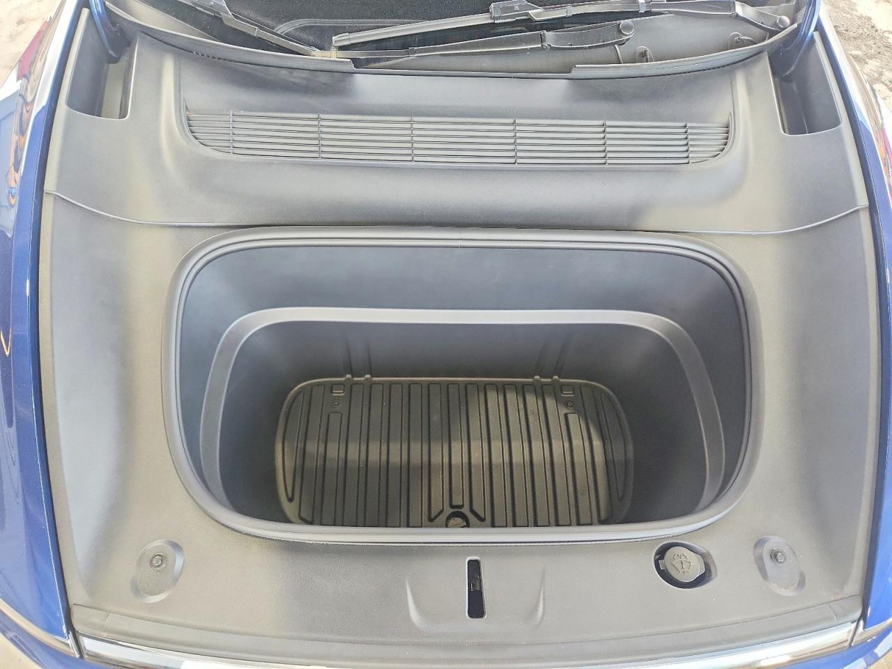 2026 Tesla Model Y - zdjęcie 11