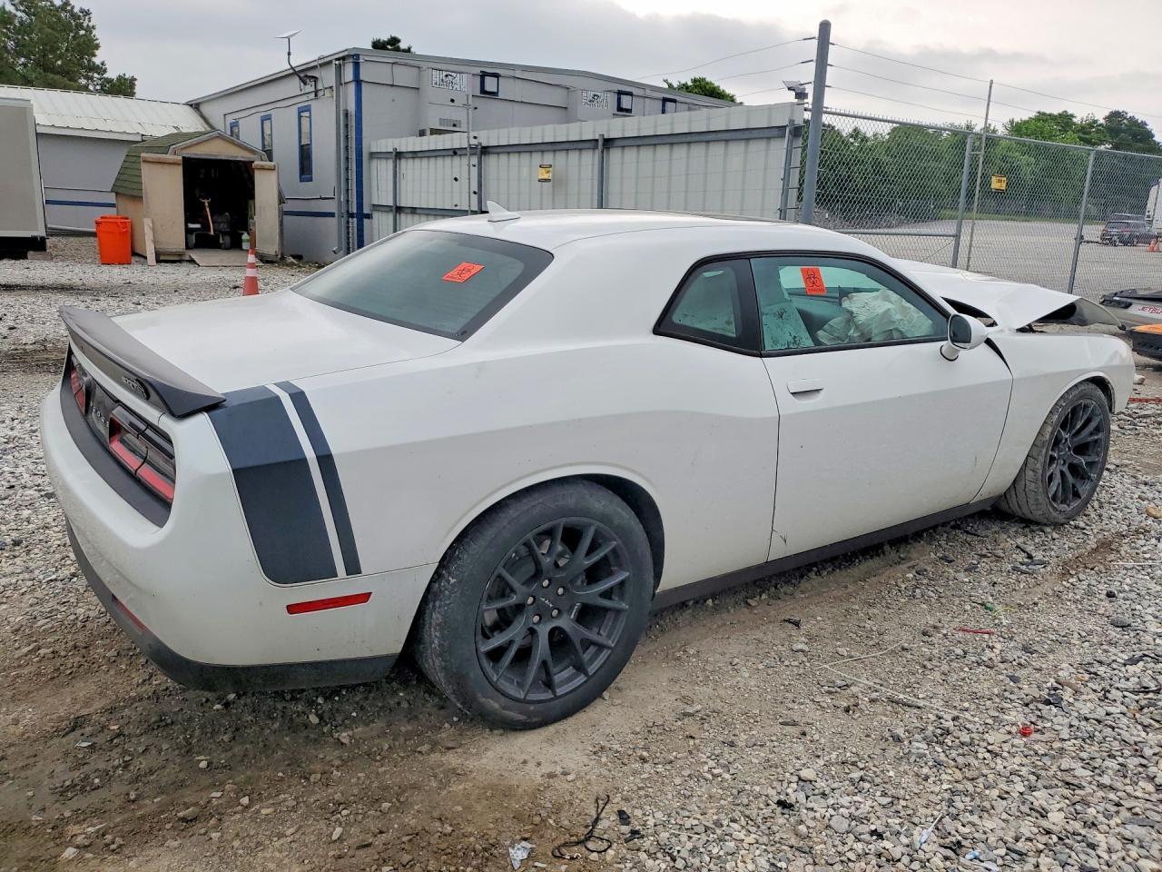 2016 Dodge Challenger R - zdjęcie 3