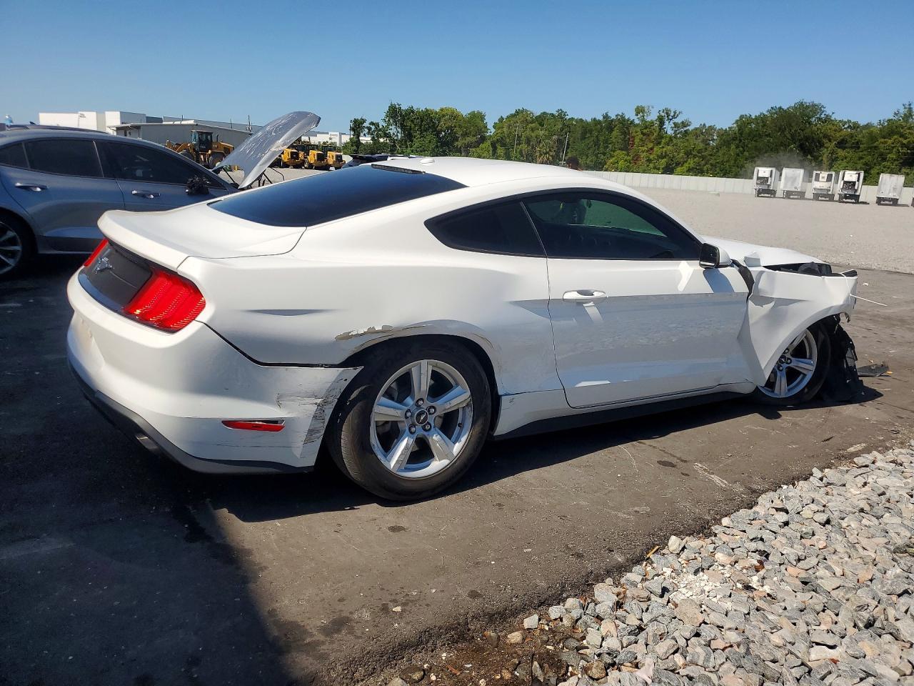 2019 Ford Mustang - zdjęcie 3