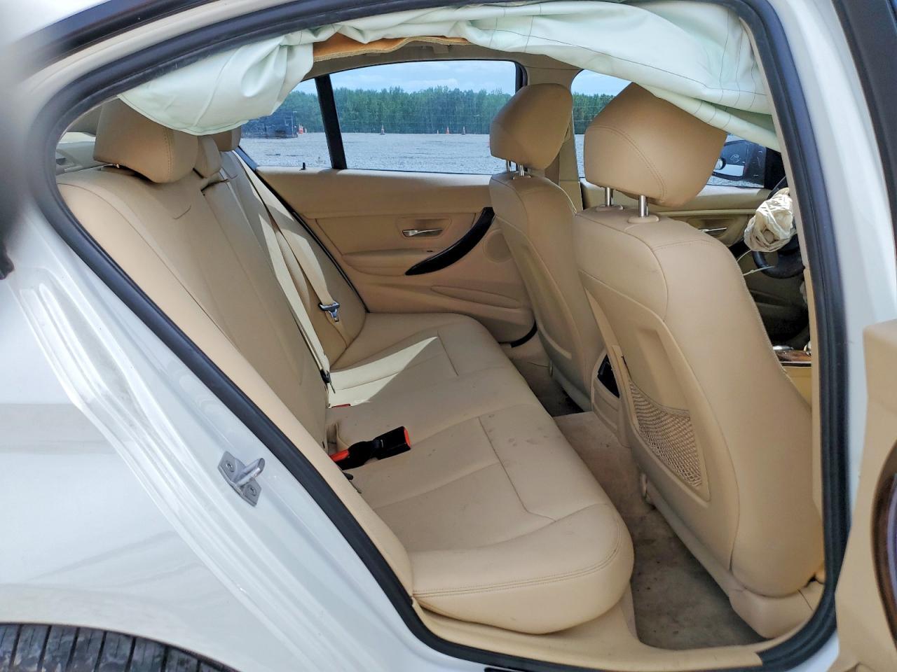 2015 BMW 320 I - zdjęcie 10