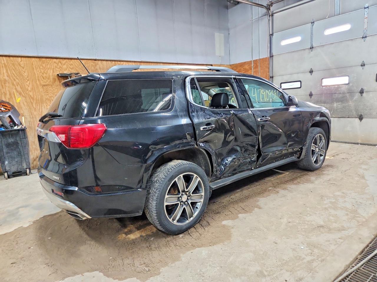 2017 GMC Acadia Denali - zdjęcie 3