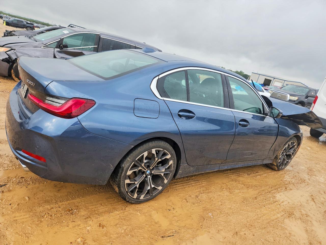 2025 BMW Seria 3 330i - zdjęcie 3