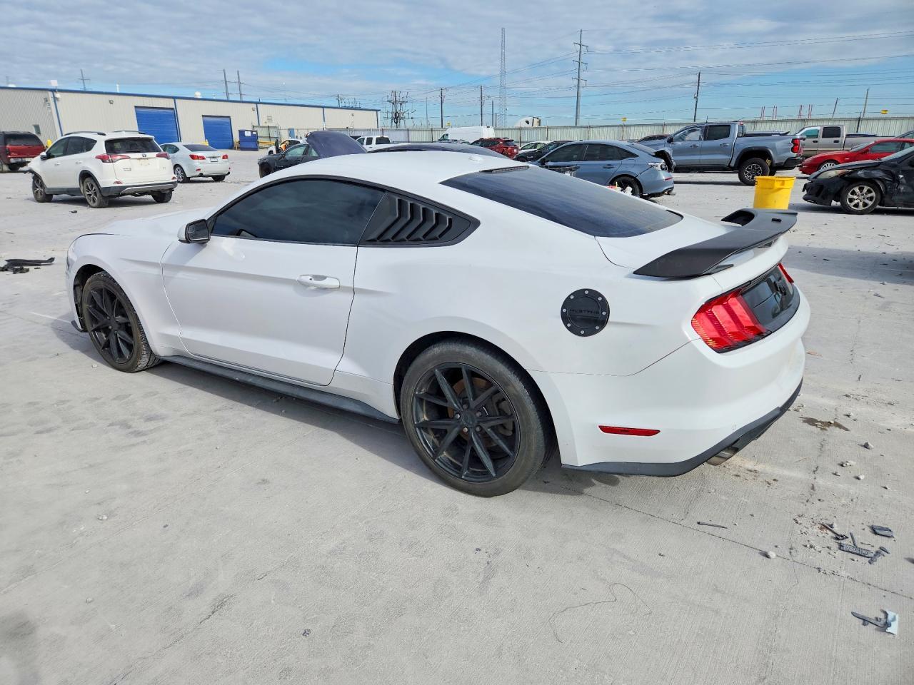 2019 Ford Mustang - zdjęcie 2