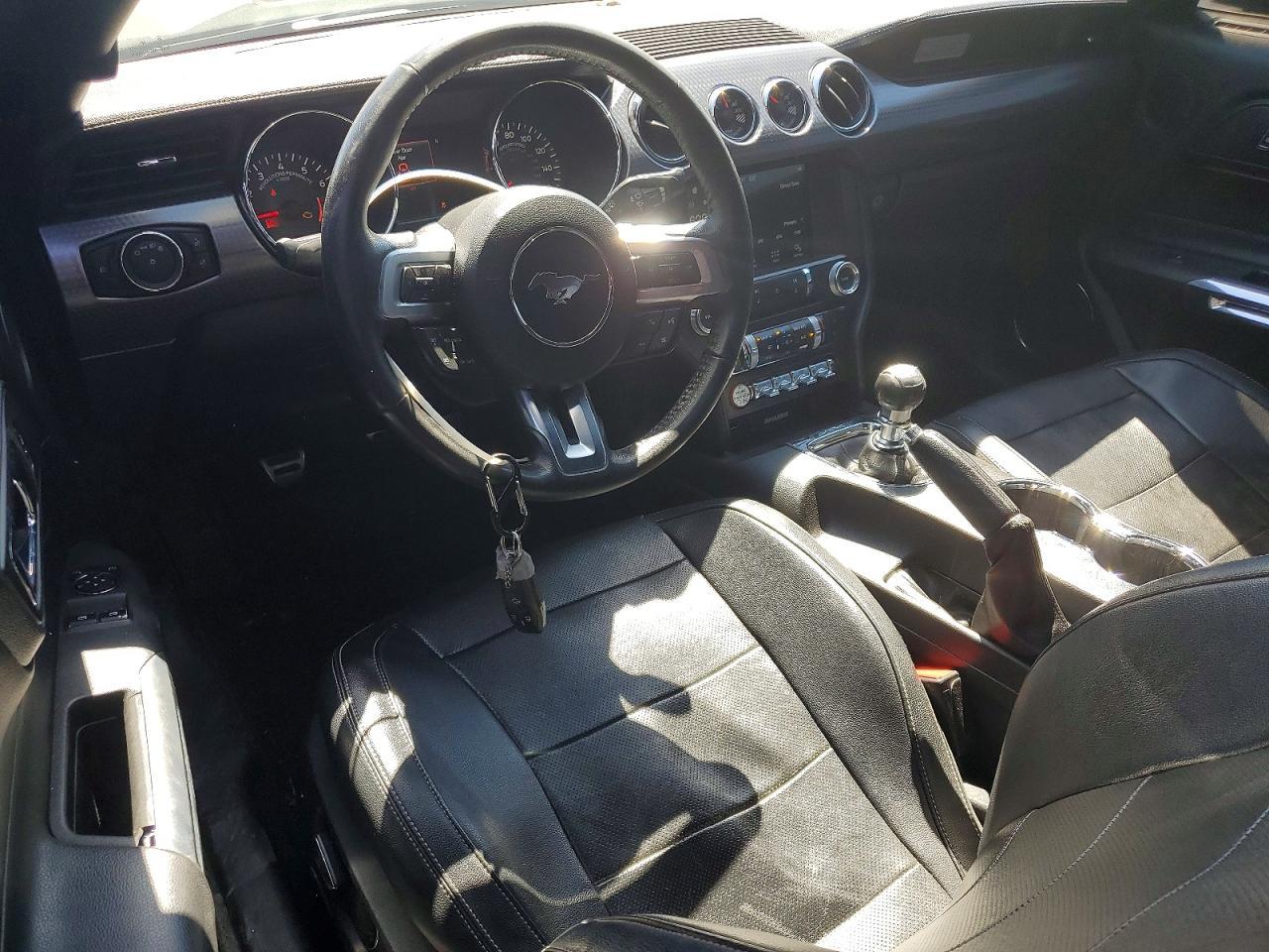 2016 Ford Mustang - zdjęcie 8