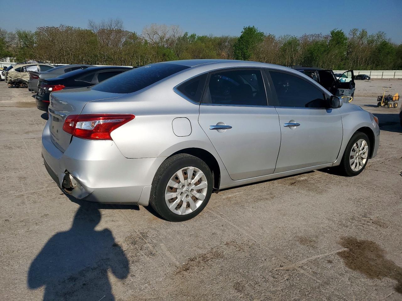 2019 Nissan Sentra S - zdjęcie 3