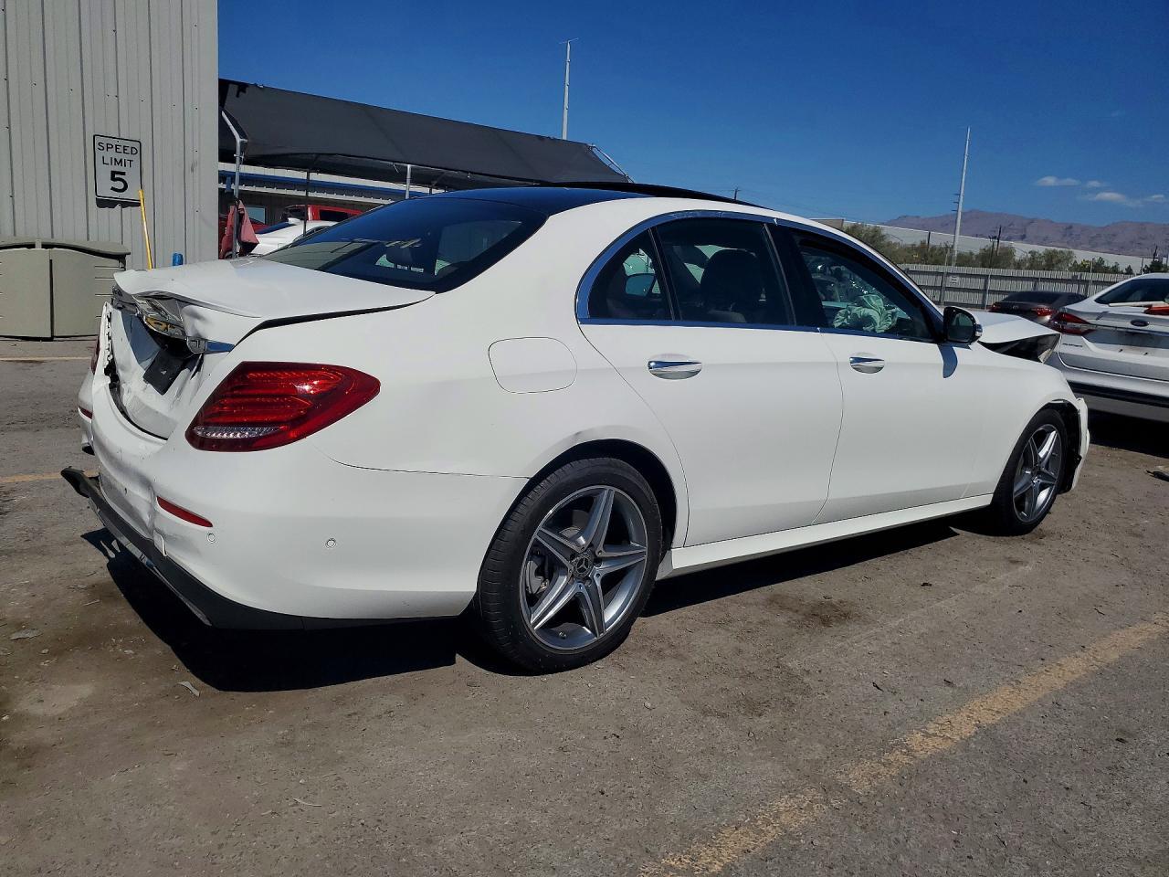 2019 Mercedes-Benz E 300 - zdjęcie 3