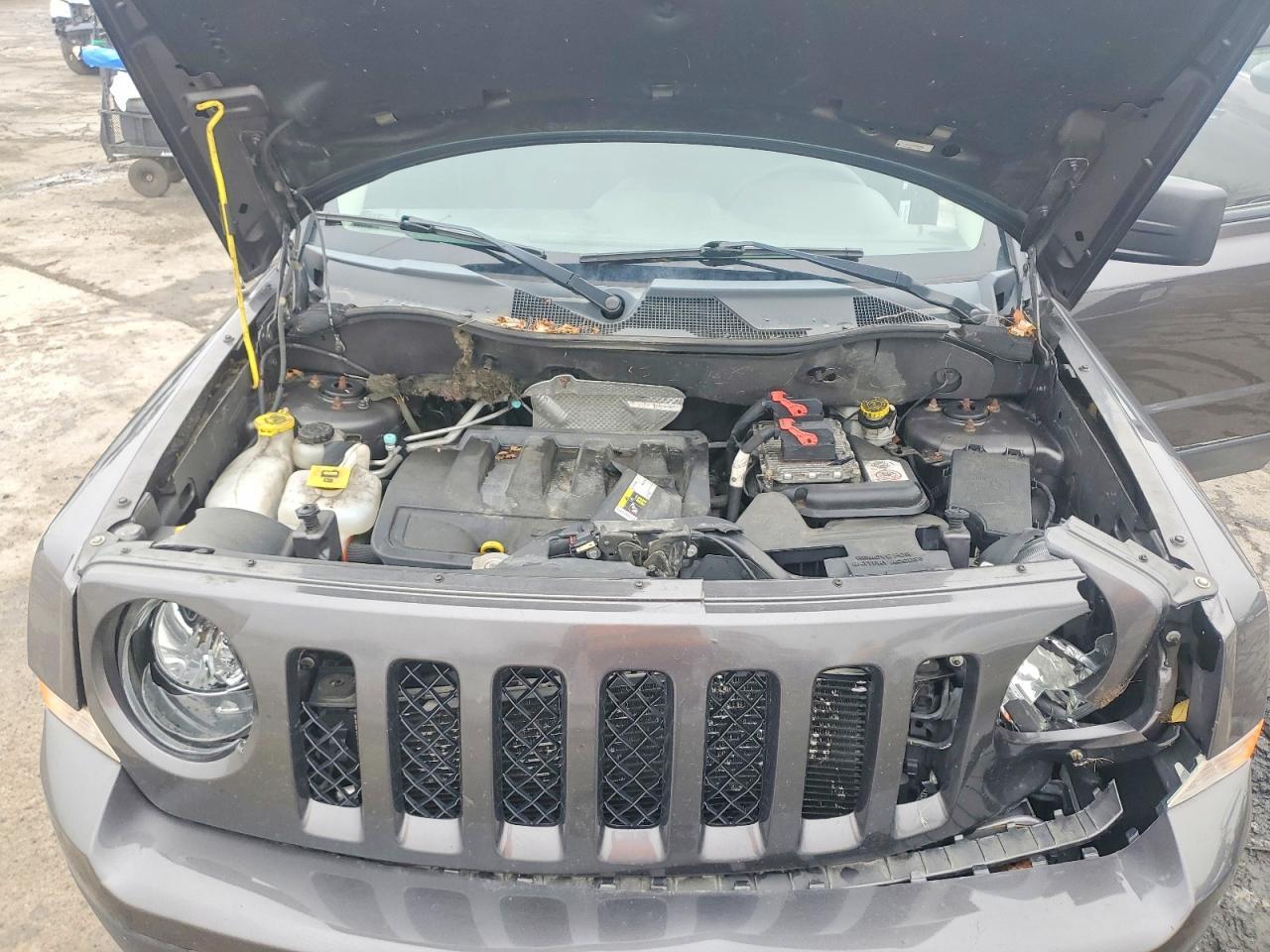 2014 Jeep Patriot Latitude - zdjęcie 12