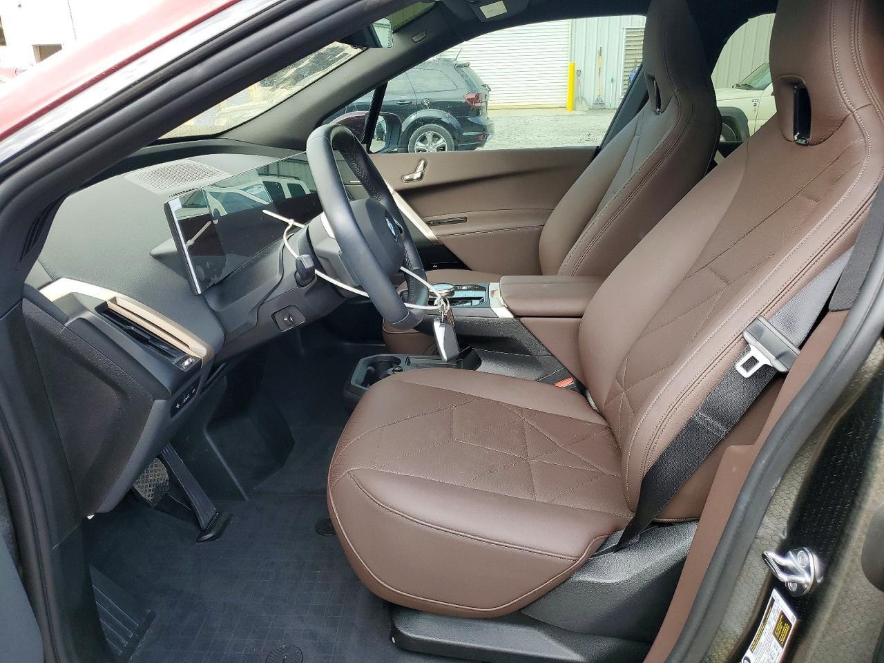 2025 BMW Ix xDrive50 - zdjęcie 7
