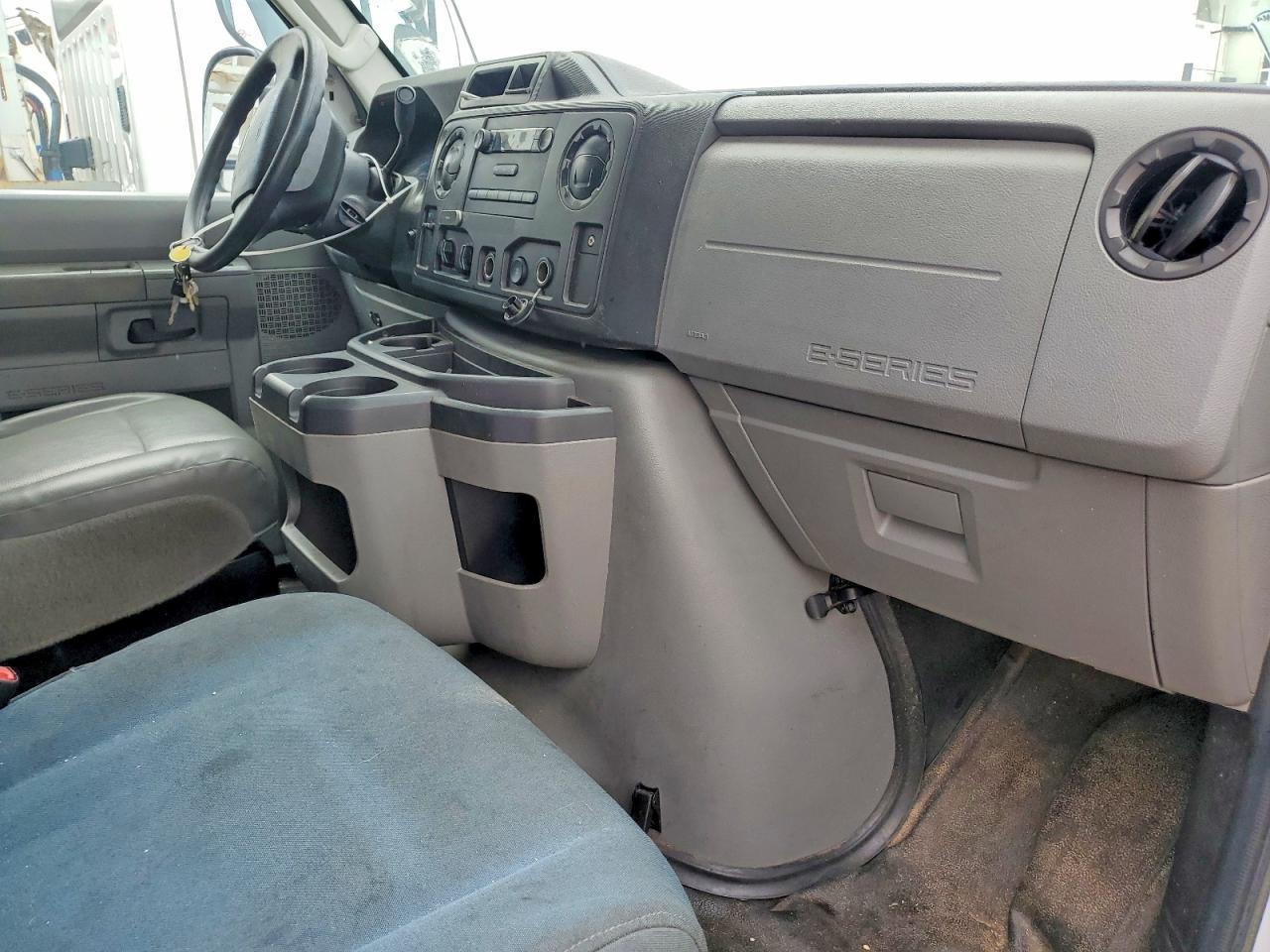 2017 Ford Econoline E450 Super Duty Cutaway Van - zdjęcie 8