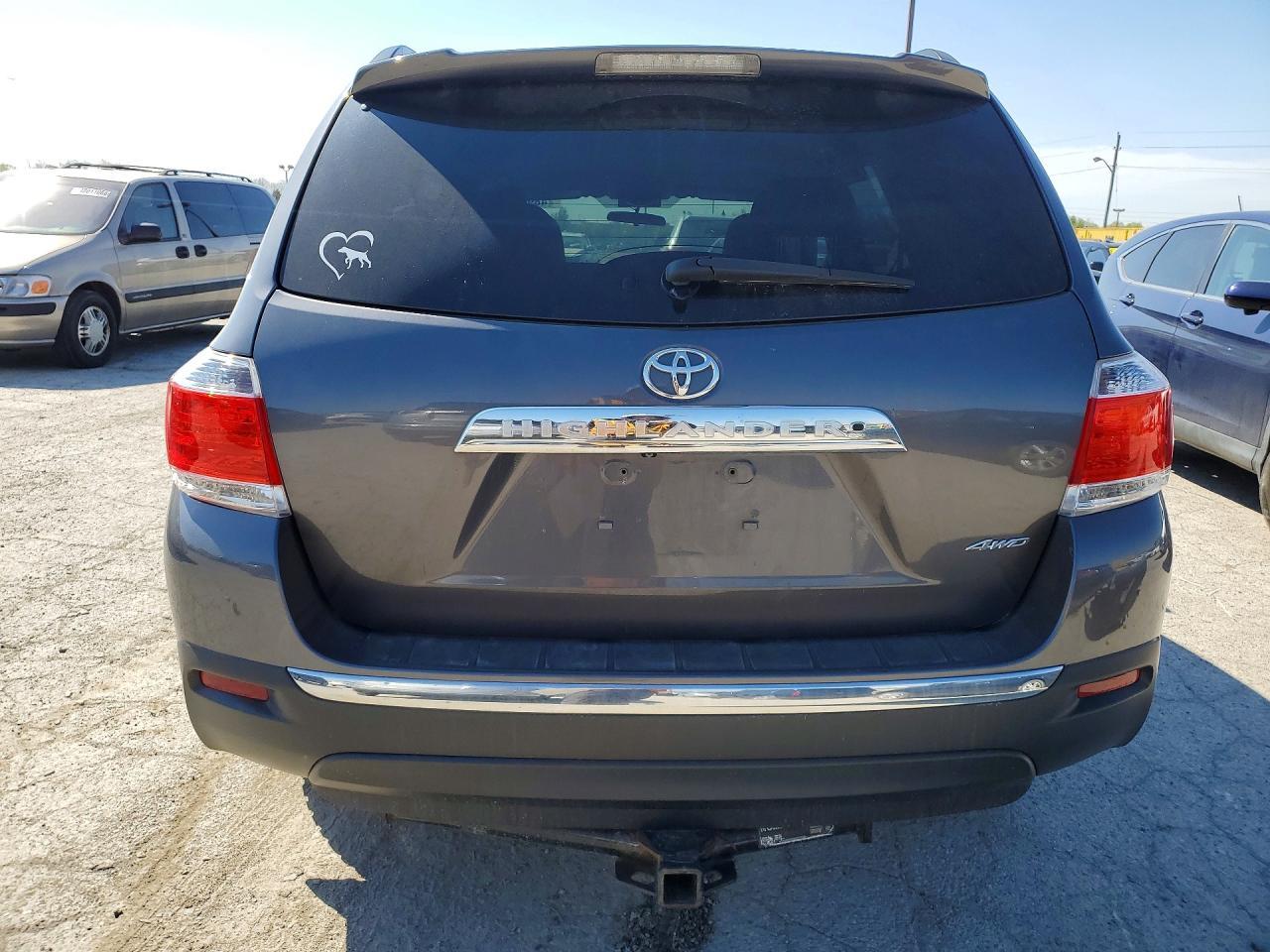 2013 Toyota Highlander Plus - zdjęcie 6