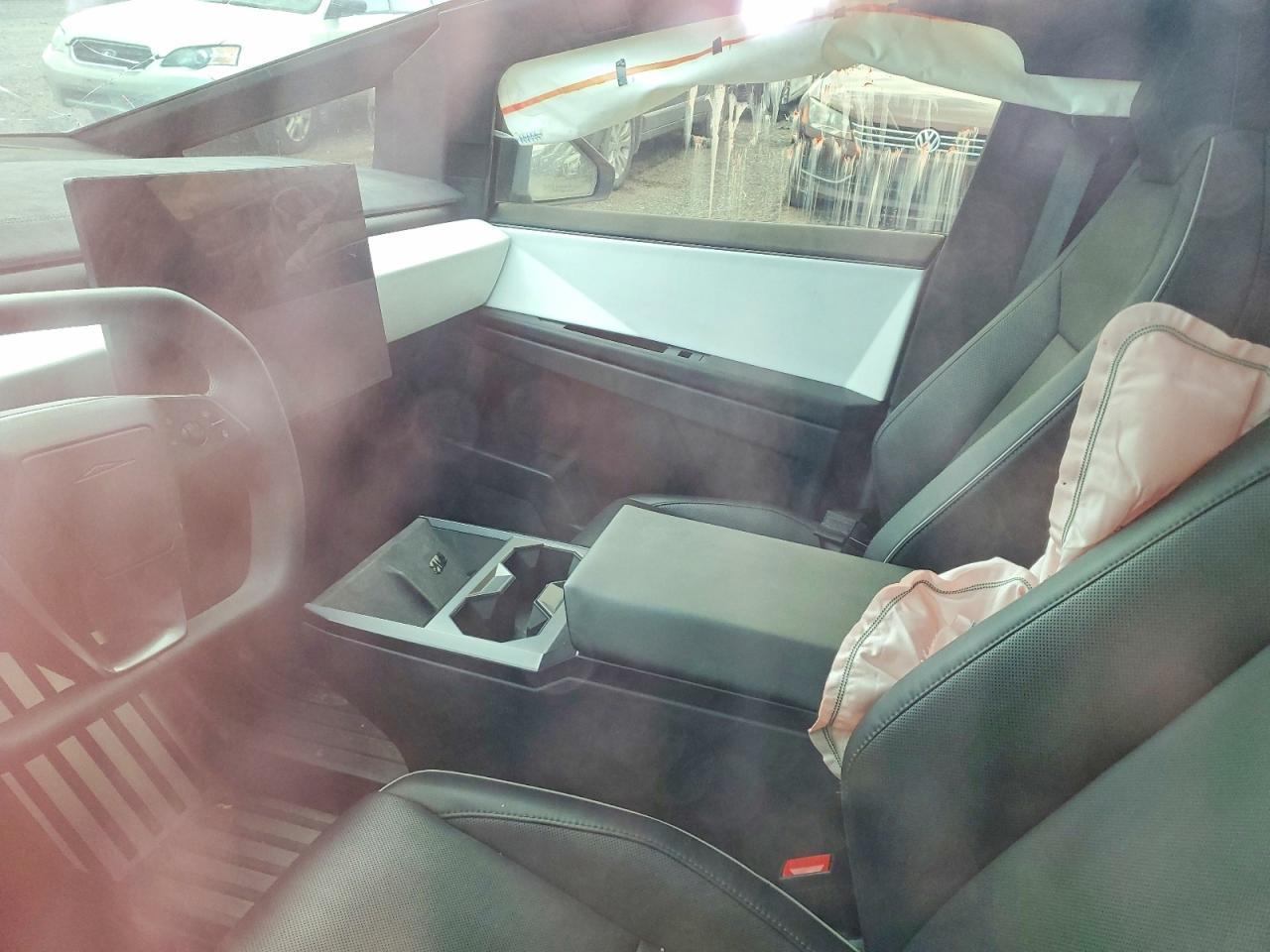 2024 Tesla Cybertruck - zdjęcie 8
