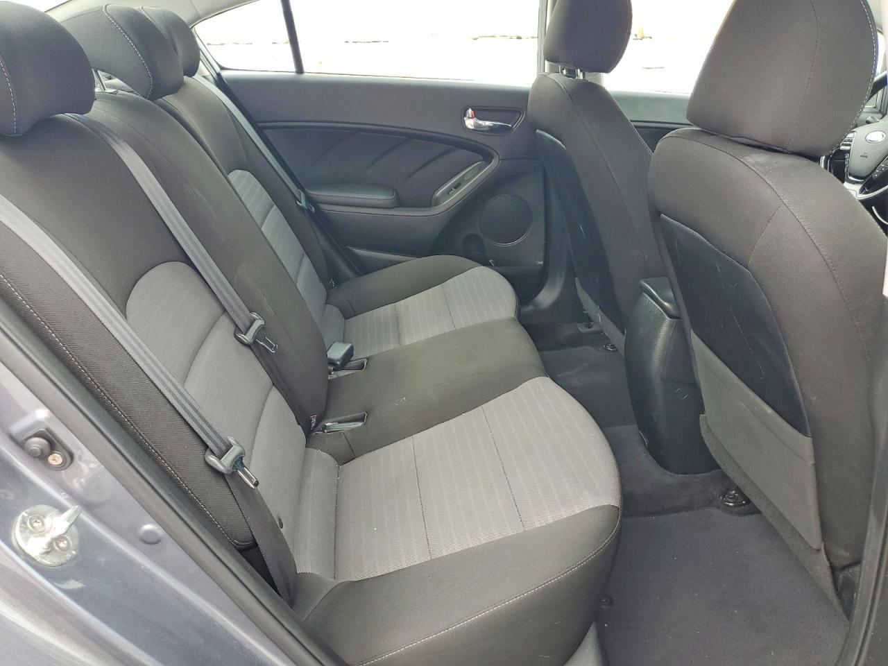 2018 Kia Forte S - zdjęcie 10