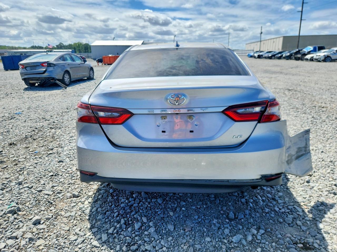 2023 Toyota Camry Le - zdjęcie 6