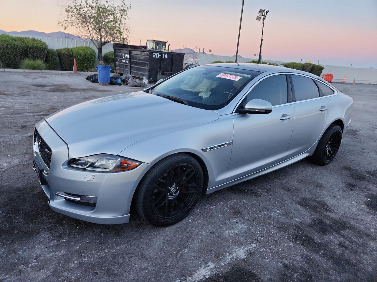 2016 Jaguar Xj - zdjęcie główne