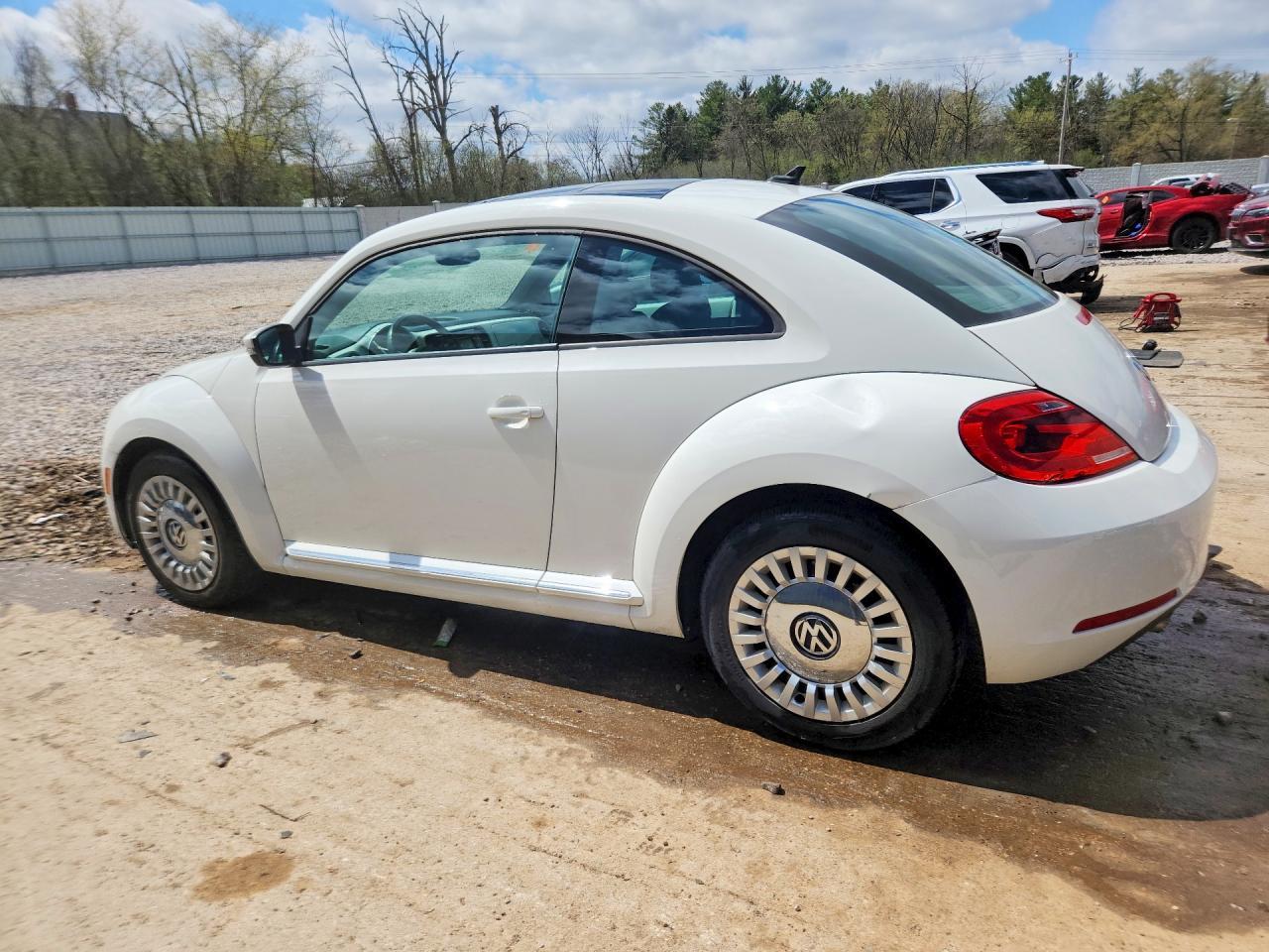 2014 Volkswagen Beetle - zdjęcie 2