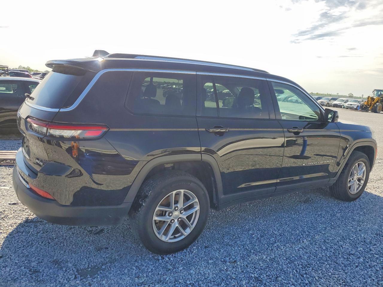 2023 Jeep Grand Cherokee L Laredo - zdjęcie 3
