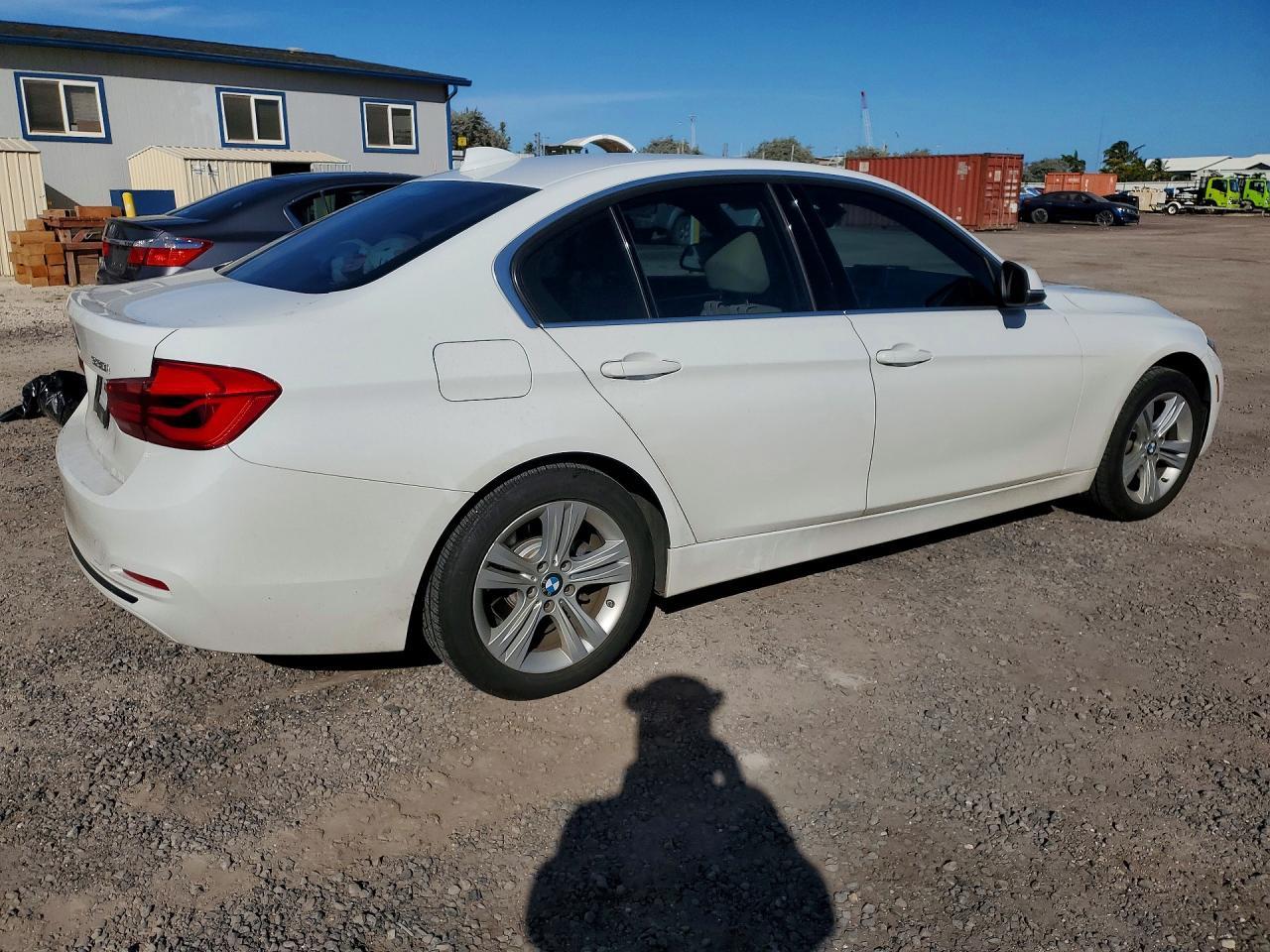 2017 BMW 330 I - zdjęcie 3