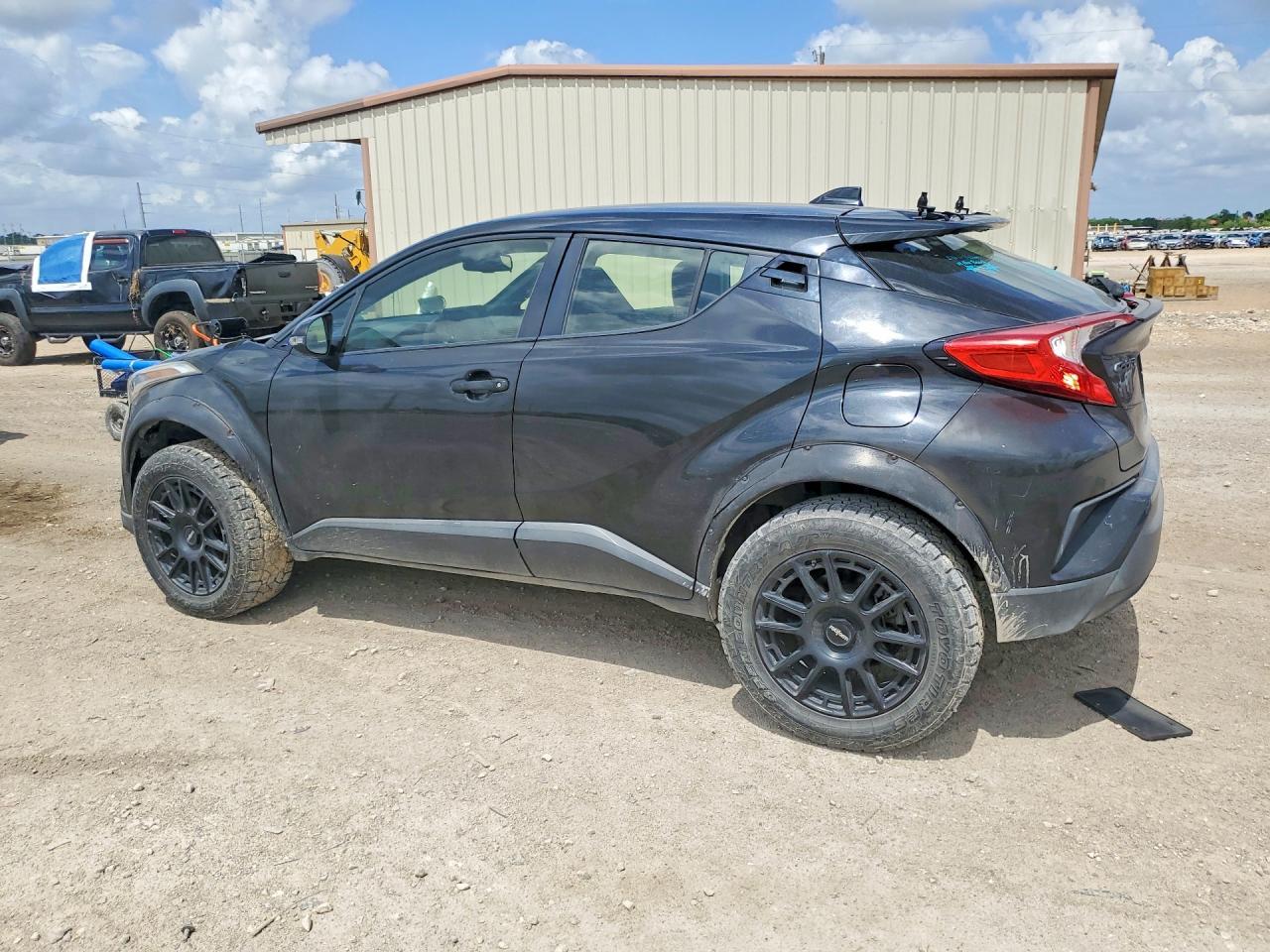 2019 Toyota C-Hr Le - zdjęcie 2
