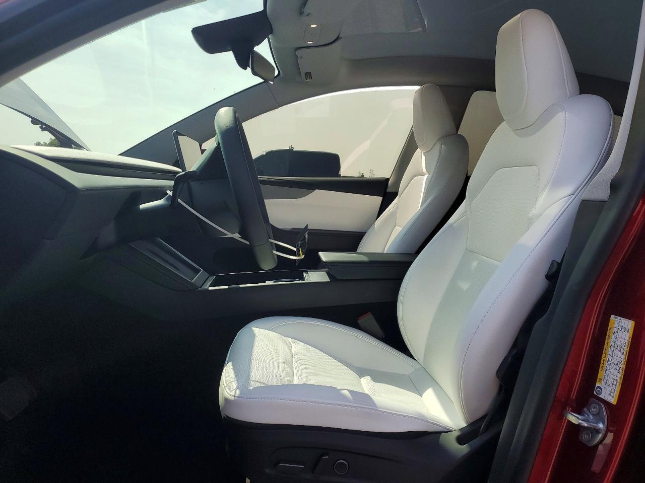 2026 Tesla Model Y - zdjęcie 7