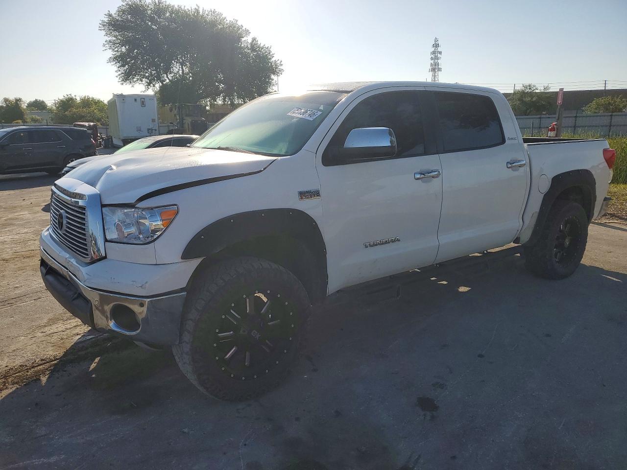 2013 Toyota Tundra Platinum - zdjęcie główne