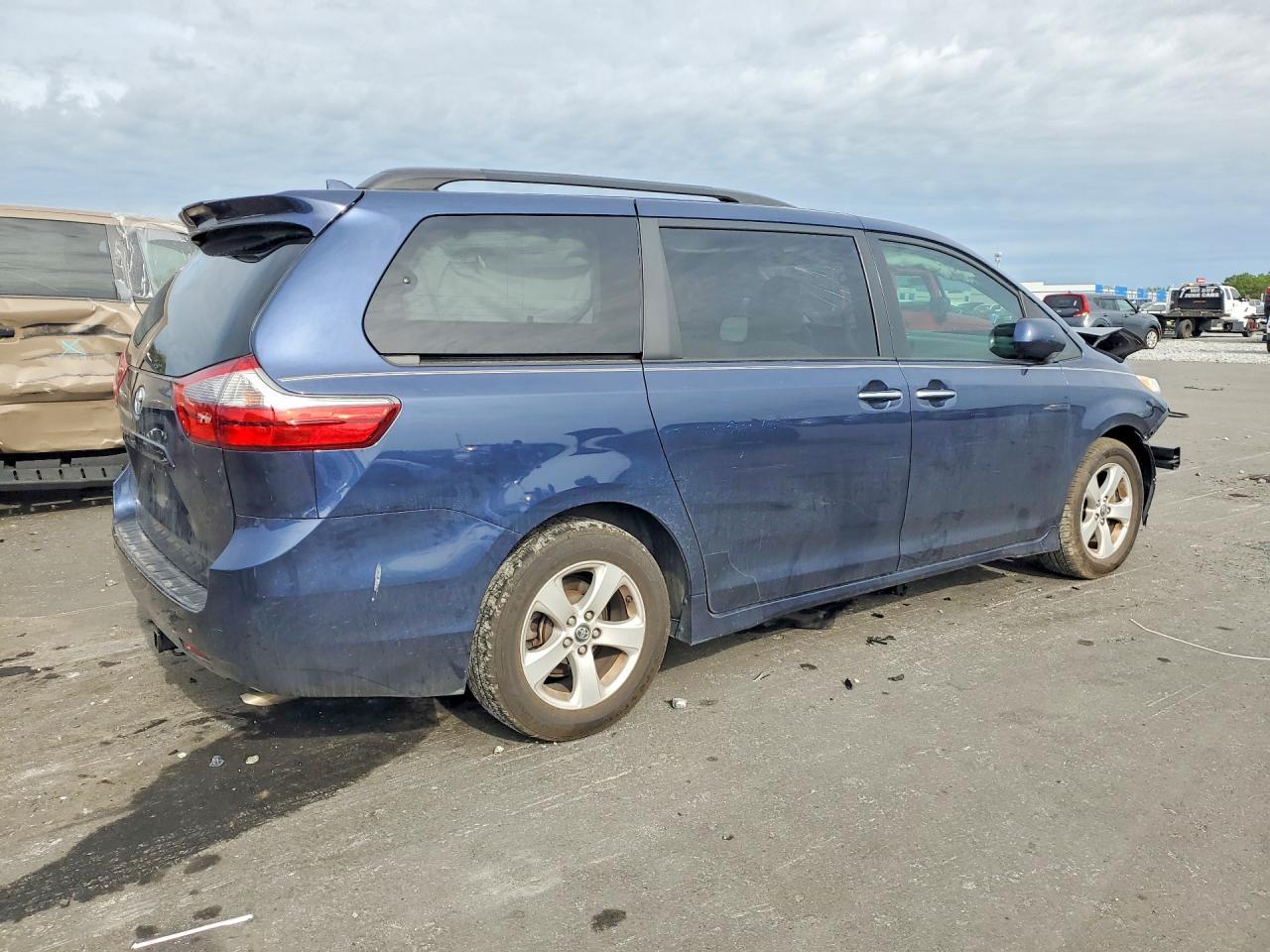 2020 Toyota Sienna Le 8-Passenger - zdjęcie 3