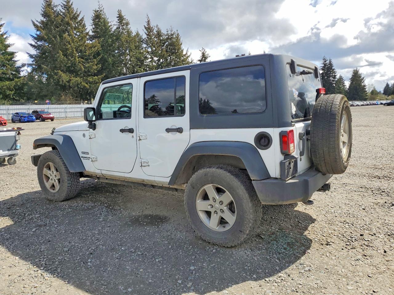 2013 Jeep Wrangler Unlimited Sport - zdjęcie 2