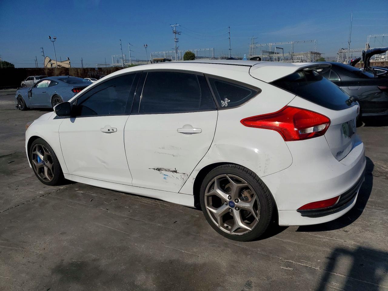 2015 Ford Focus - zdjęcie 2