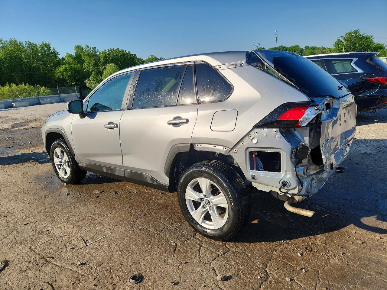 2020 Toyota Rav4 Xle - zdjęcie 2