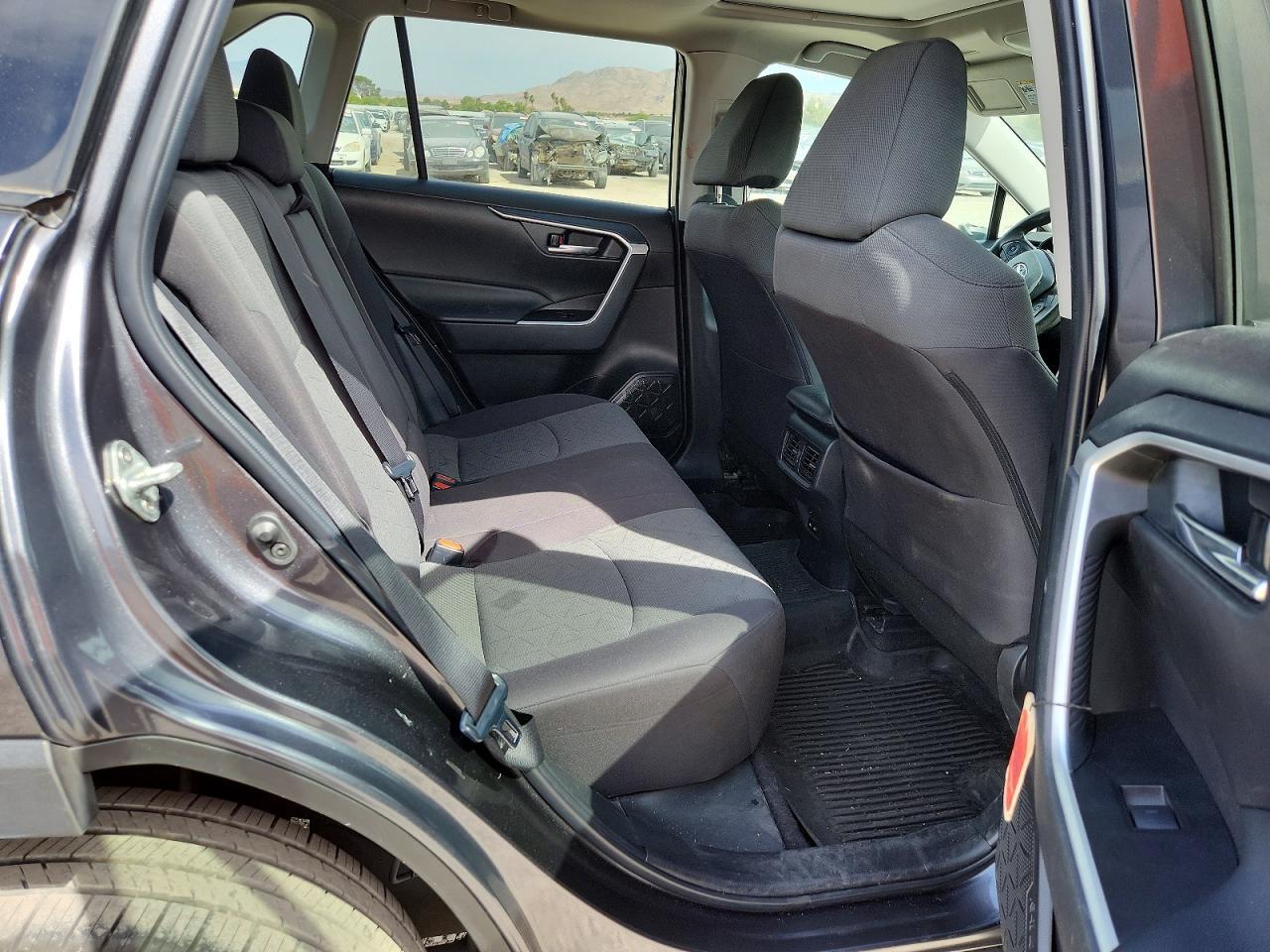 2022 Toyota Rav4 Xle - zdjęcie 11