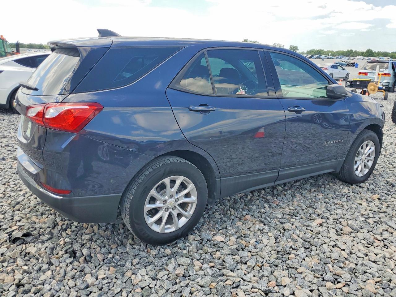 2018 Chevrolet Equinox Ls - zdjęcie 3