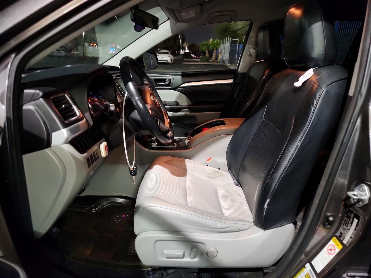 2016 Toyota Highlander Le Plus - zdjęcie 7
