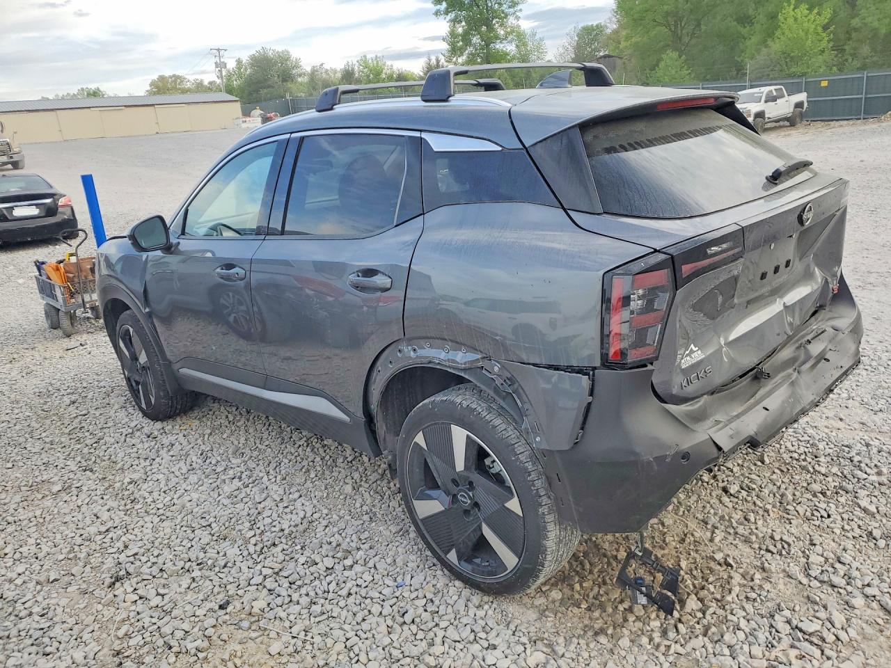 2025 Nissan Kicks Sr - zdjęcie 2