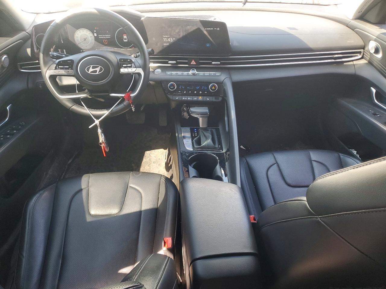 2024 Hyundai Elantra Luxury - zdjęcie 8