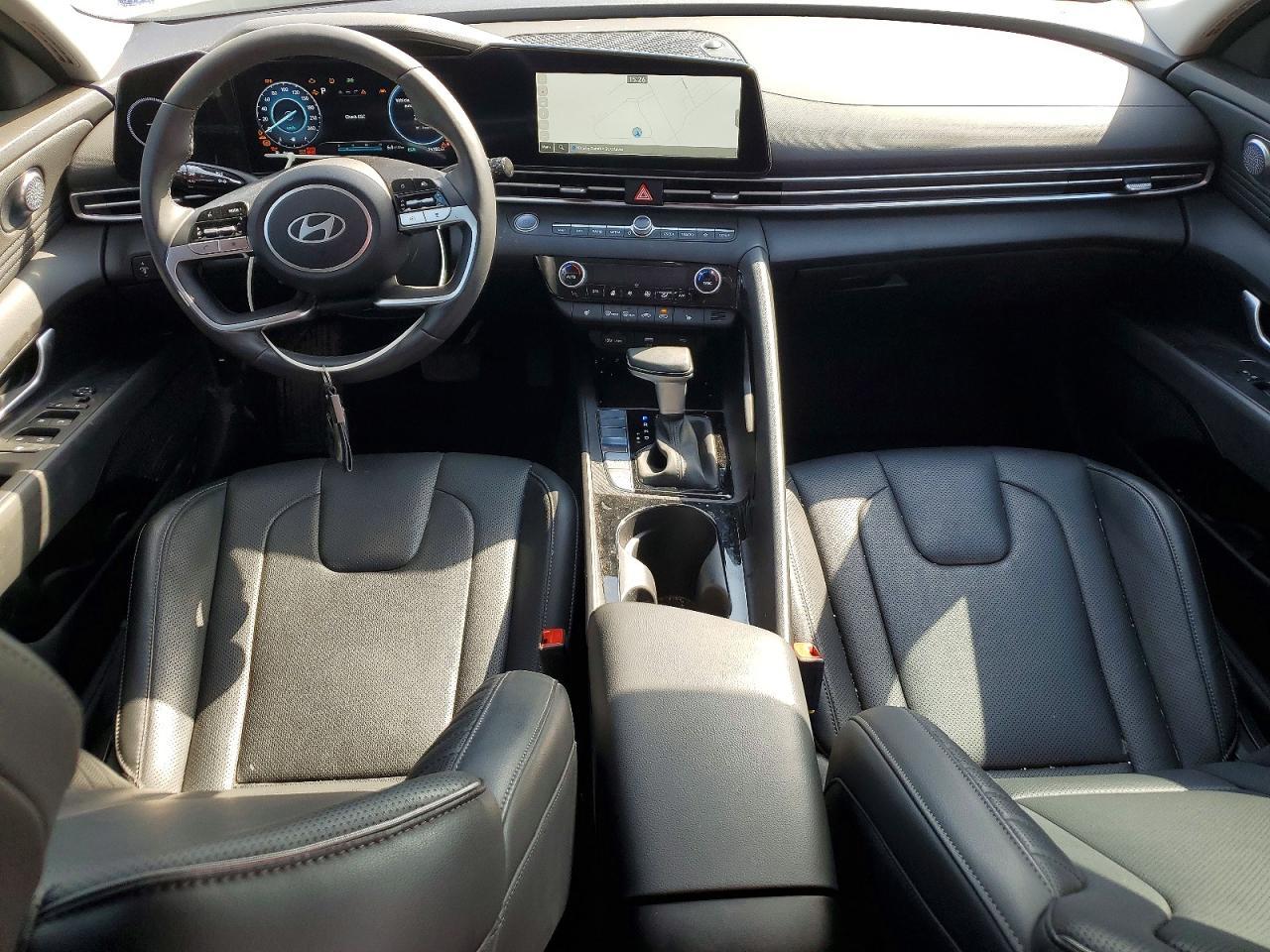 2025 Hyundai Elantra Limited - zdjęcie 8