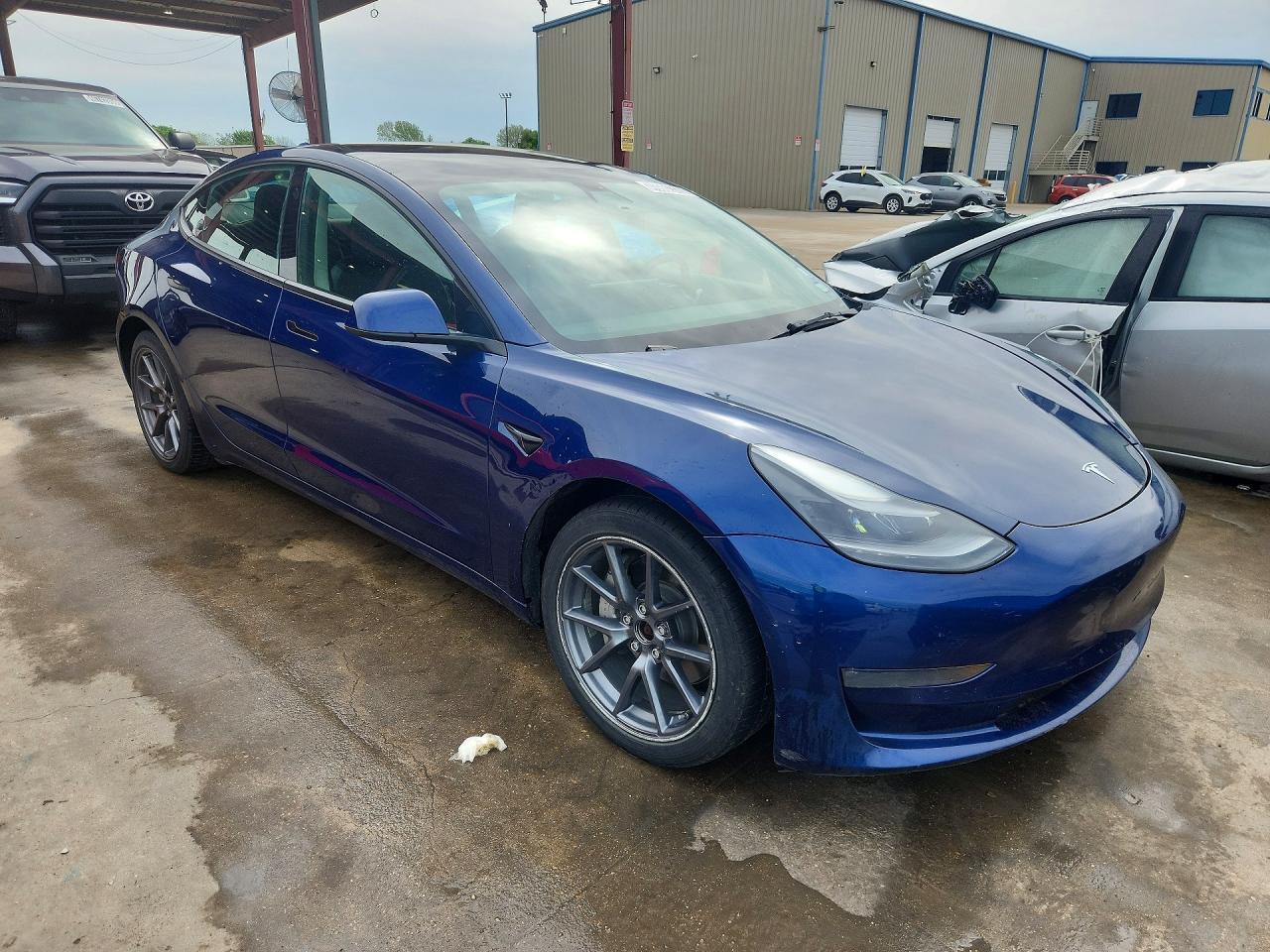 2022 Tesla Model 3 - zdjęcie 4