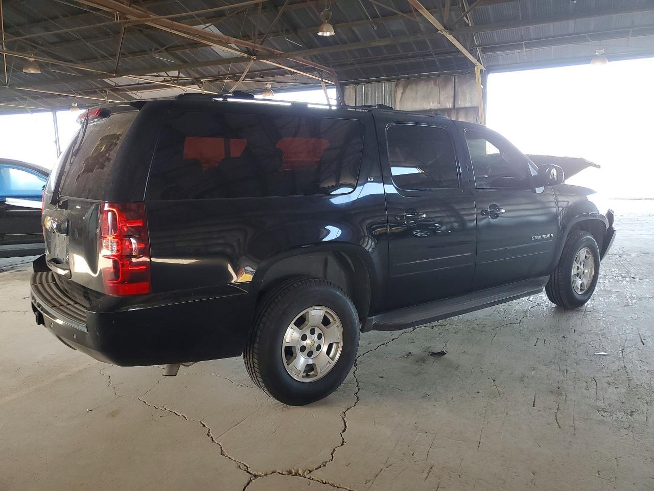 2014 Chevrolet Suburban K1500 Lt - zdjęcie 3