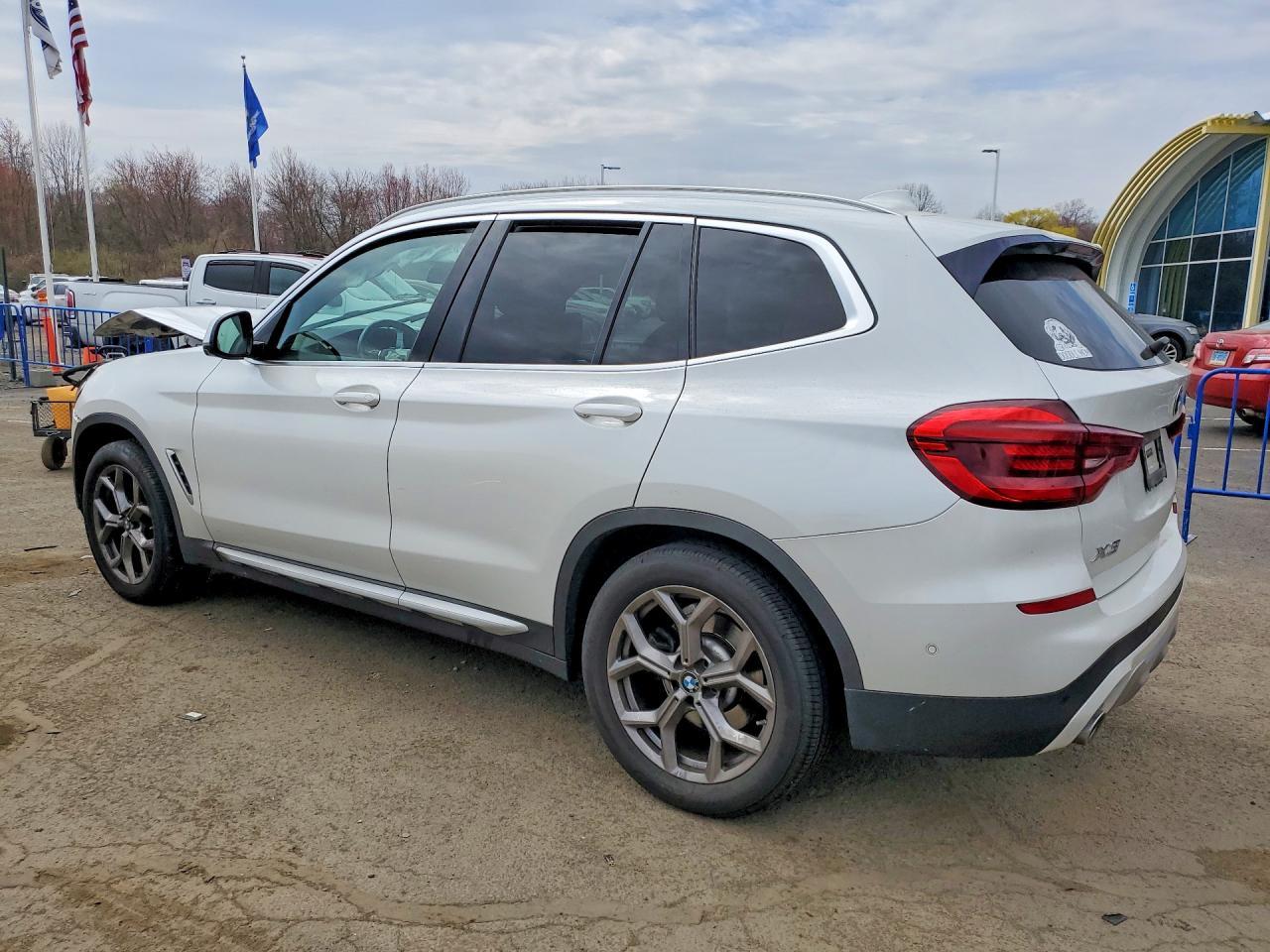 2021 BMW X3 xDrive30I - zdjęcie 2