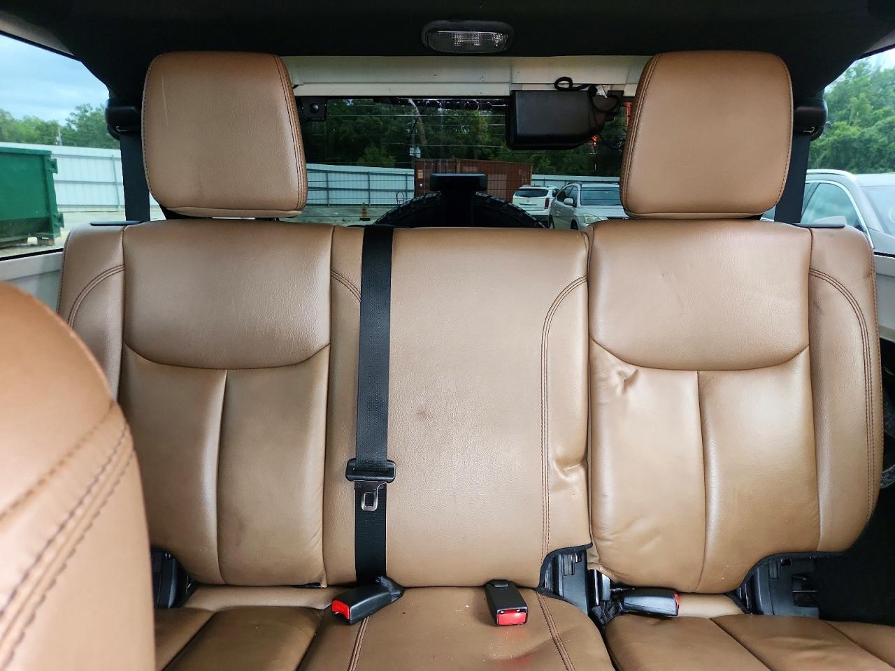 2015 Jeep Wrangler Unlimited Sahara - zdjęcie 10