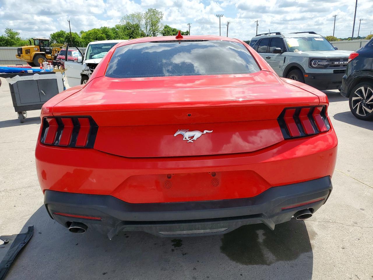 2024 Ford Mustang - zdjęcie 6