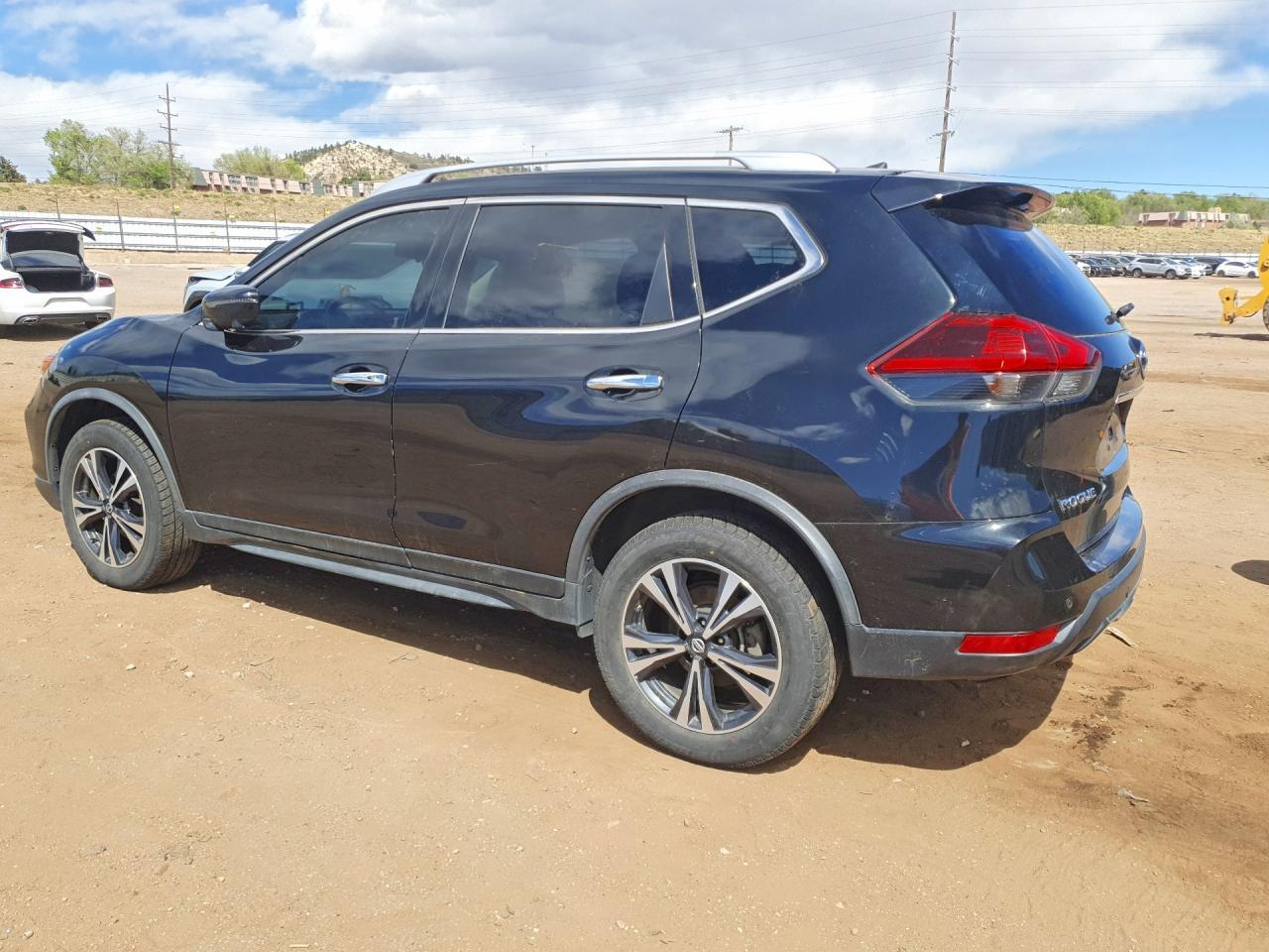 2020 Nissan Rogue Sv - zdjęcie 2