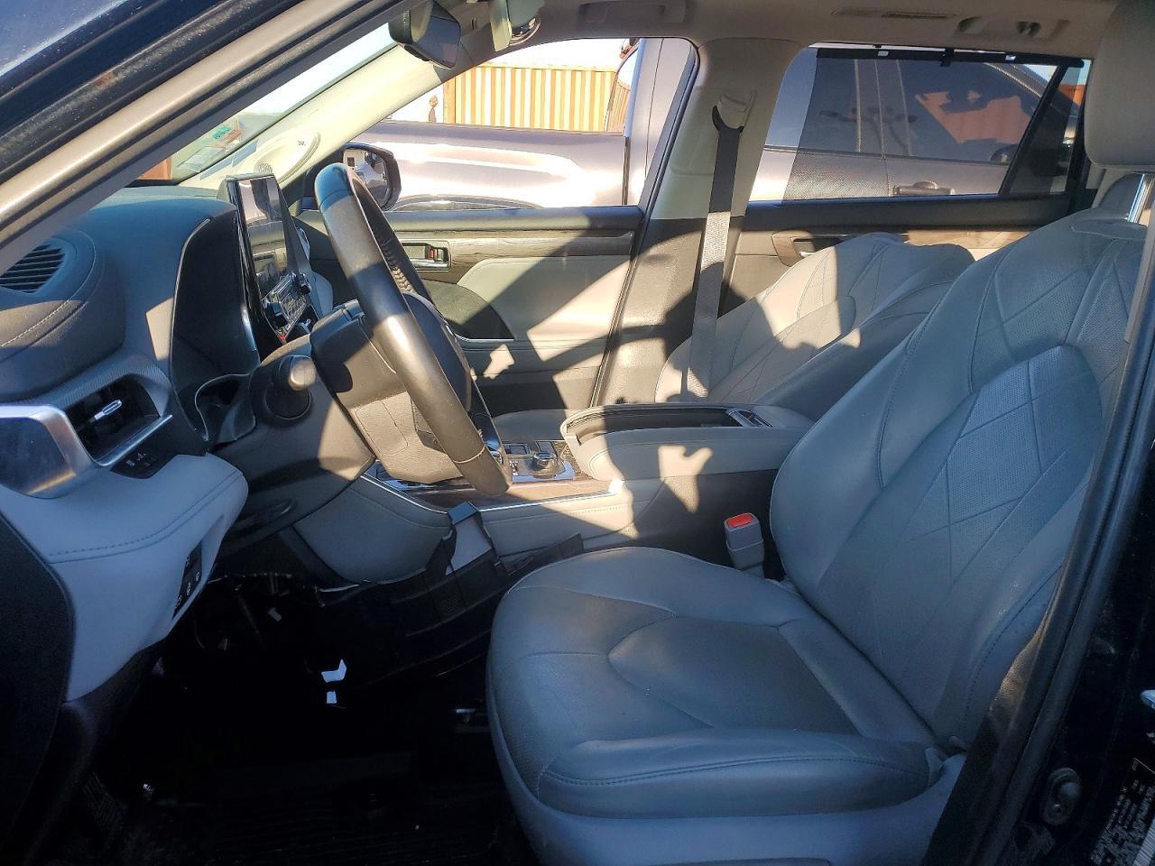 2022 Toyota Highlander Platinum - zdjęcie 7