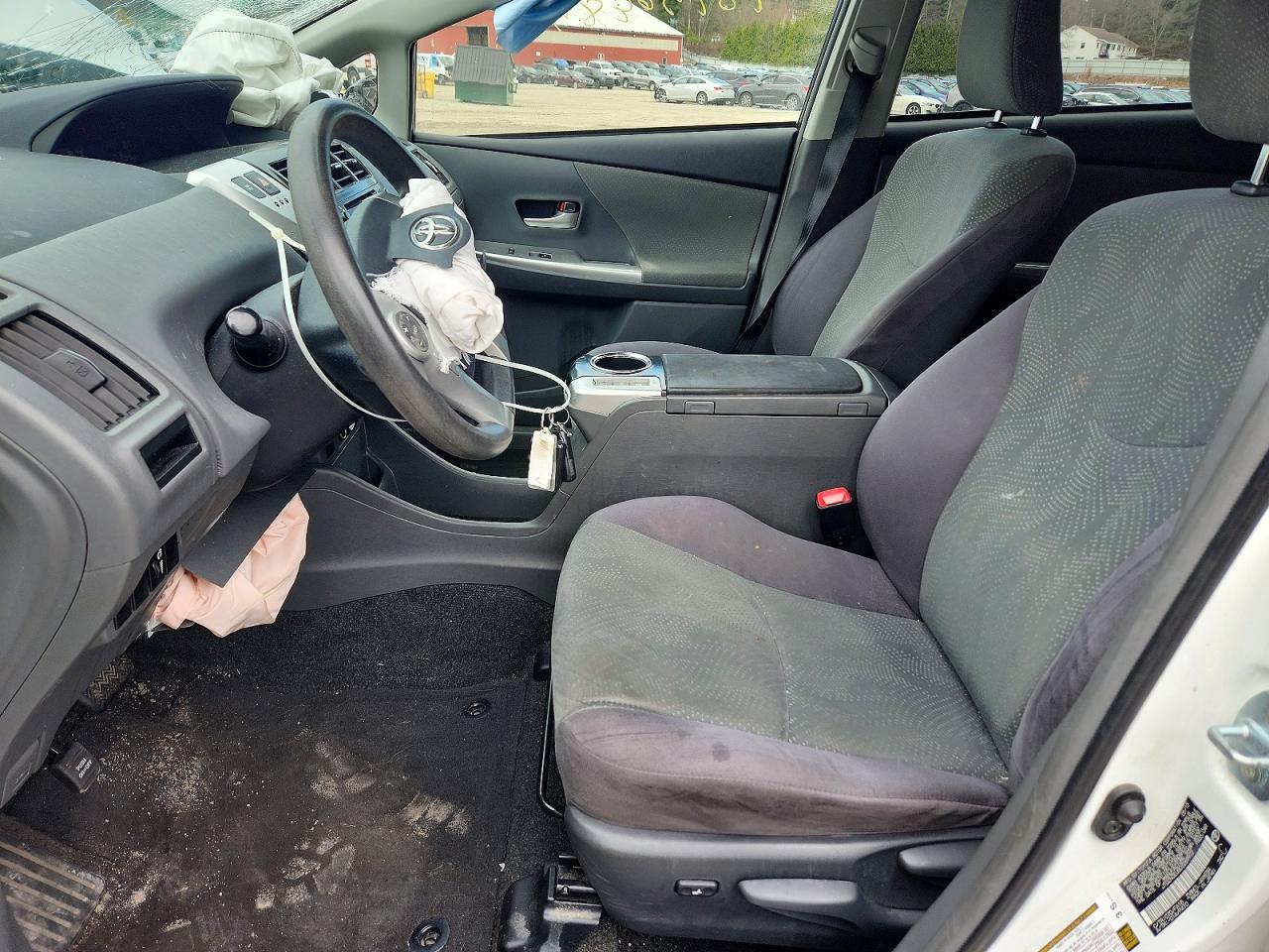 2013 Toyota Prius V Two - zdjęcie 7