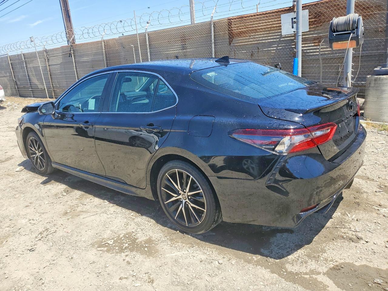 2024 Toyota Camry Se - zdjęcie 2
