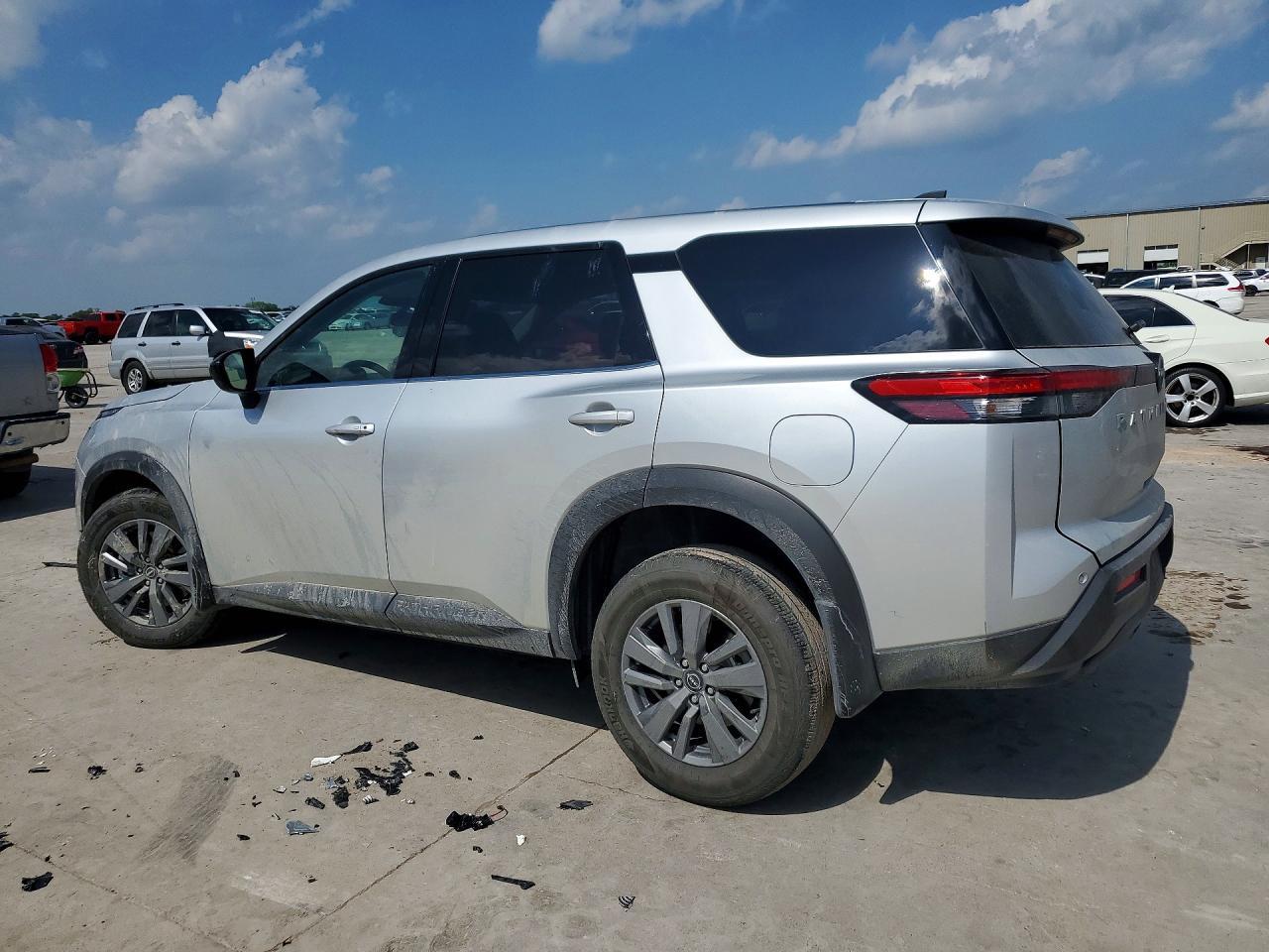 2025 Nissan Pathfinder S - zdjęcie 2