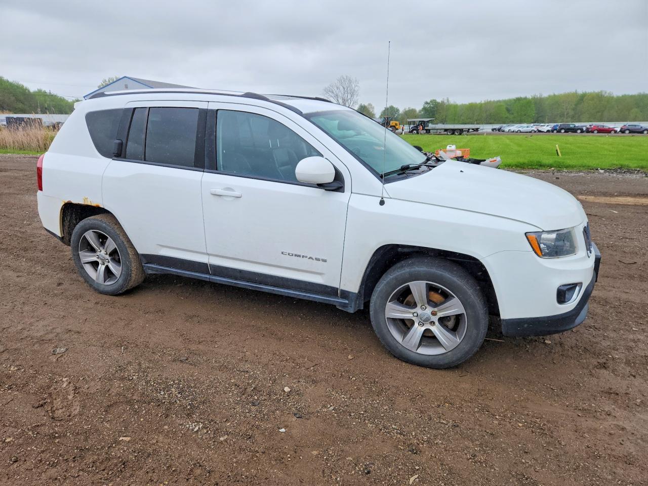 2016 Jeep Compass Latitude - zdjęcie 4